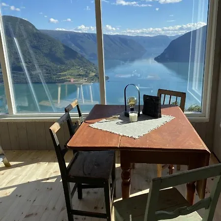 Деревянный коттедж Raaum Gard